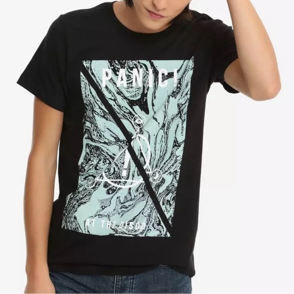 Hot Topic Tee - Picture 4 of 6